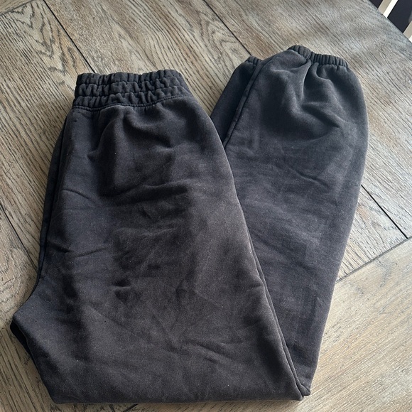 Aerie Charcoal Joggers - Picture 4 of 8